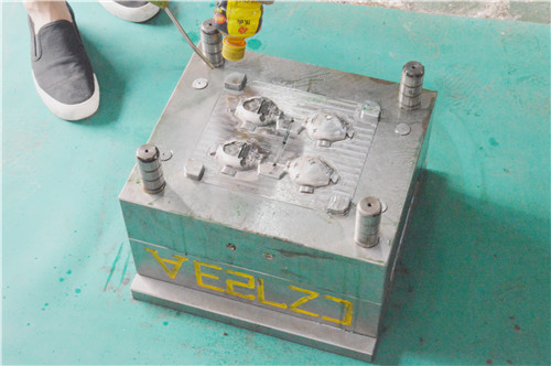 專業(yè)注塑模具廠家 專業(yè)注塑模具廠家