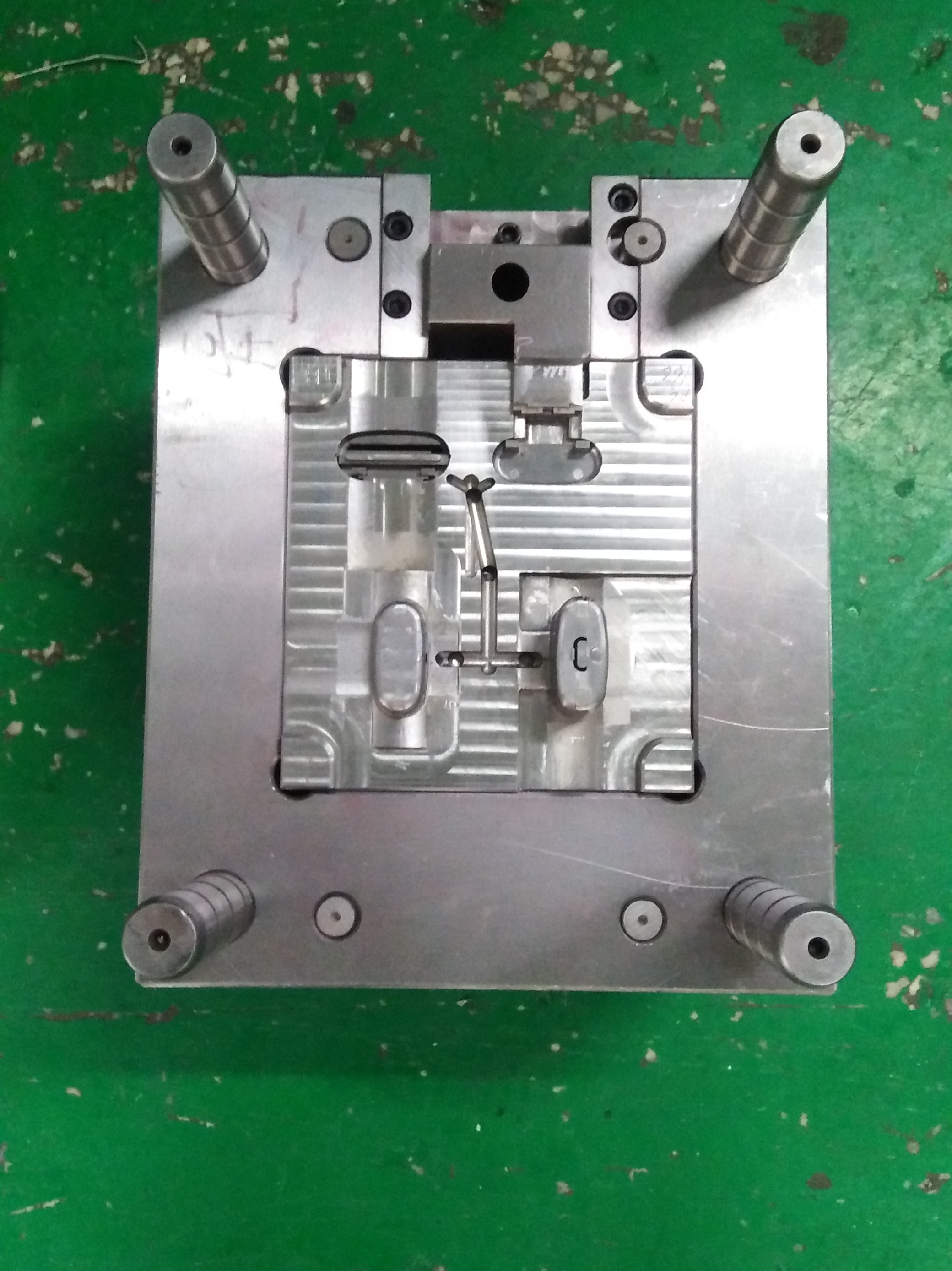 注塑模生產(chǎn) 注塑模生產(chǎn)